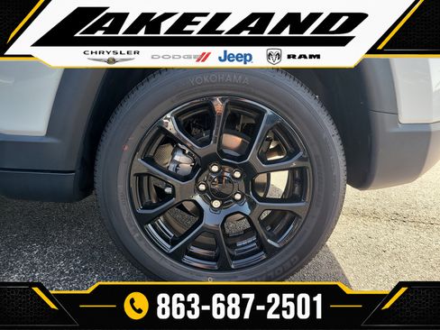 Used 2022 Jeep Compass Latitude FWD image 8