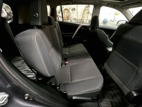 Used 2018 Toyota RAV4 XLE image 18