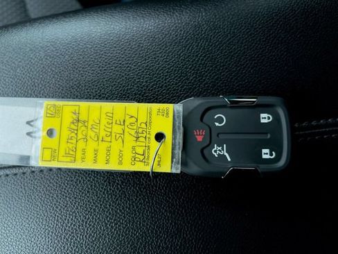 Used 2024 GMC Terrain SLE w/ Driver Convenience Package FWD image 34