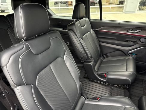 Used 2021 Jeep Grand Cherokee L Overland w/ Luxury Tech Group IV AWD/4WD image 37
