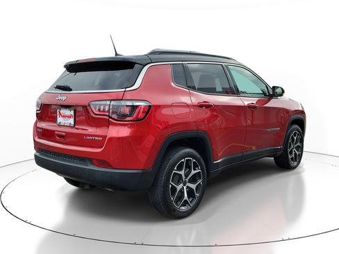 Used 2025 Jeep Compass Limited image 4