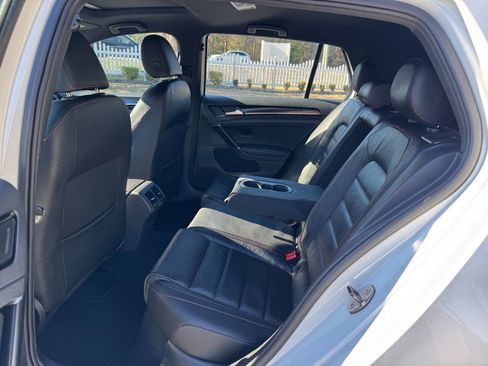 Used 2017 Volkswagen GTI SE image 10