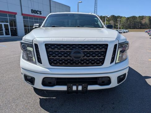 Used 2018 Nissan Titan SV w/ SV Convenience Package image 8