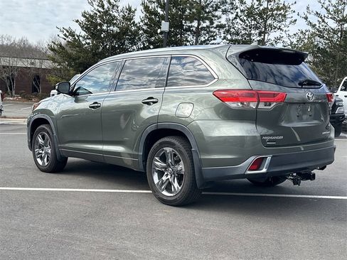 Used 2019 Toyota Highlander Limited Platinum image 3