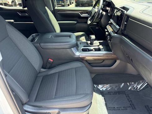 Used 2022 Chevrolet Silverado 1500 LT Trail Boss w/ Convenience Package II AWD/4WD image 34