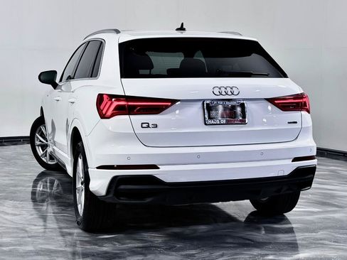 Used 2023 Audi Q3 2.0T Premium w/ Convenience Package AWD/4WD image 9