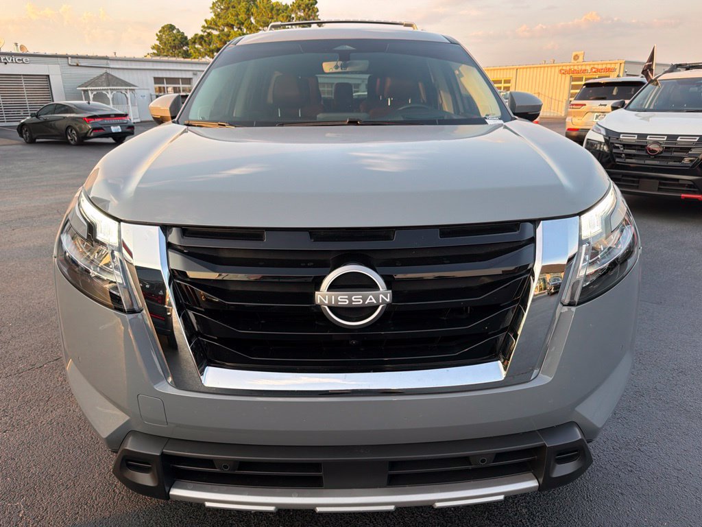 Used 2024 Nissan Pathfinder Platinum AWD/4WD image 8