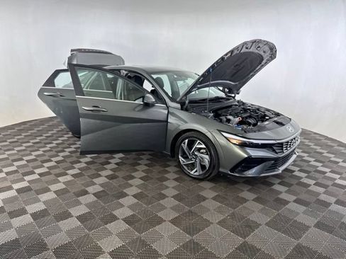Used 2024 Hyundai Elantra Limited FWD image 12