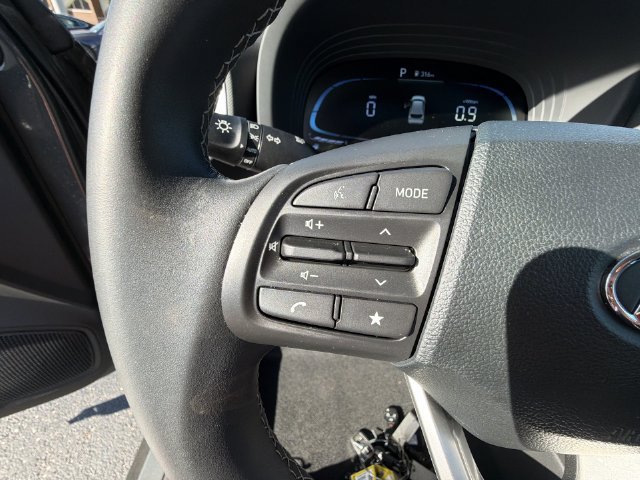 Used 2025 Hyundai Venue SEL FWD image 31