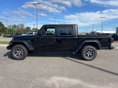 New 2025 Jeep Gladiator Sport image 2