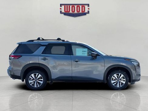 New 2026 Nissan Pathfinder SL image 2