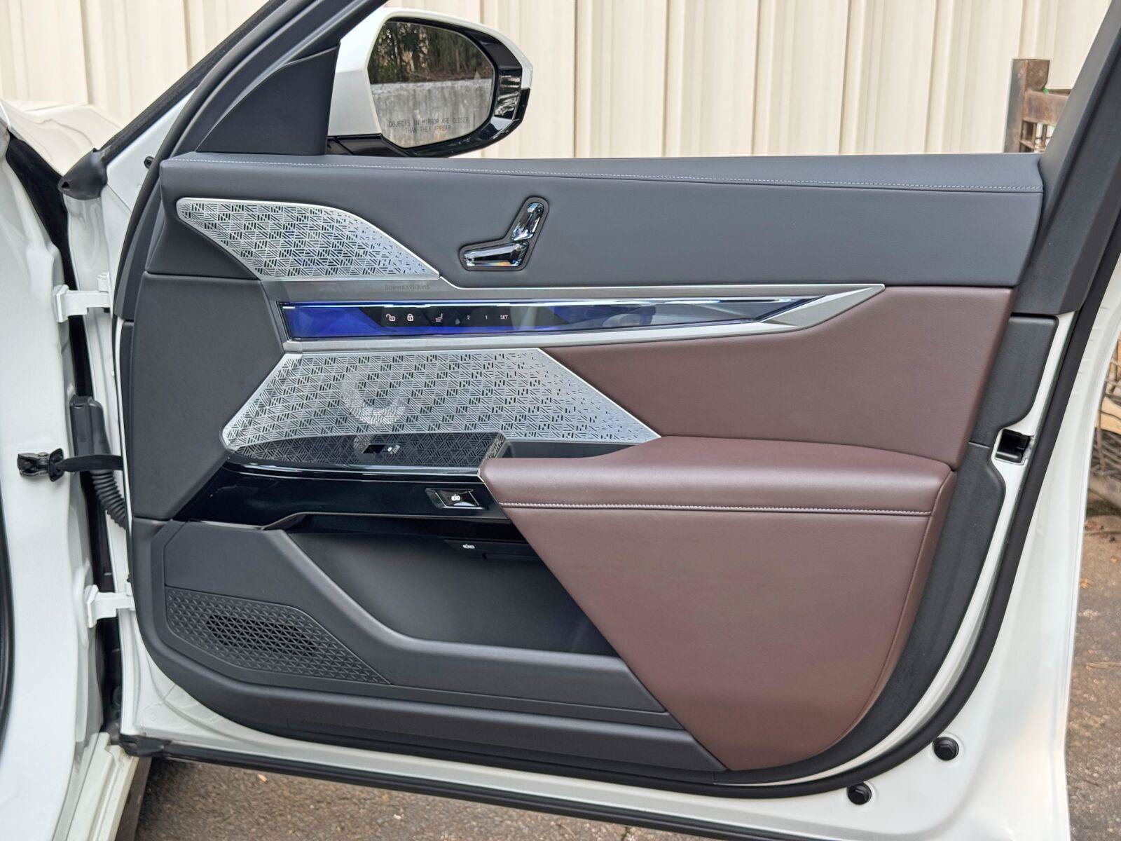 Used 2023 BMW i7 xDrive60 w/ Executive Package 2 AWD/4WD image 58