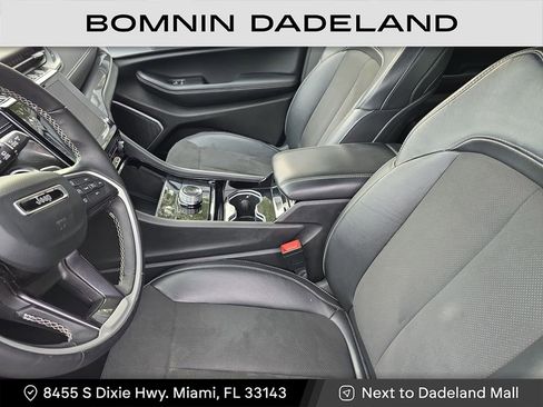 Used 2022 Jeep Grand Cherokee L Laredo image 17