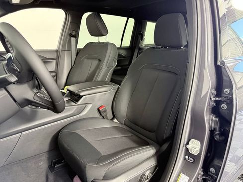 New 2025 Jeep Grand Cherokee L Laredo image 10