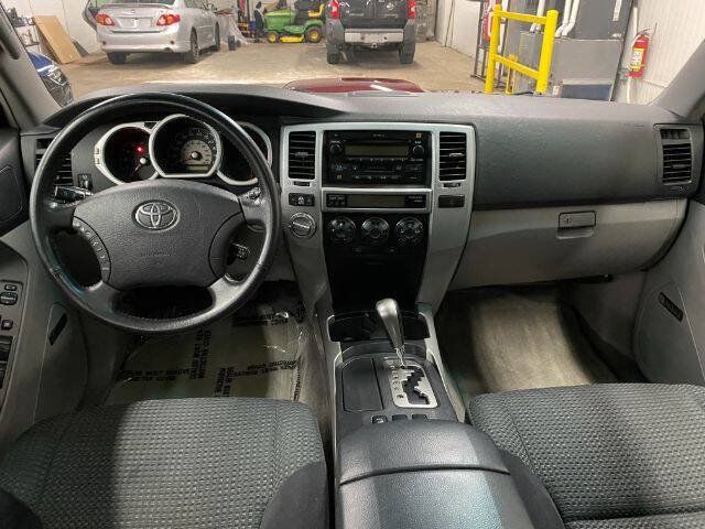 Used 2005 Toyota 4Runner SR5 AWD/4WD image 20