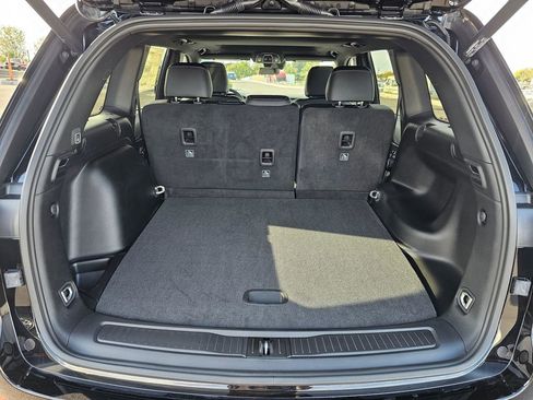 New 2025 Jeep Grand Cherokee Altitude image 29