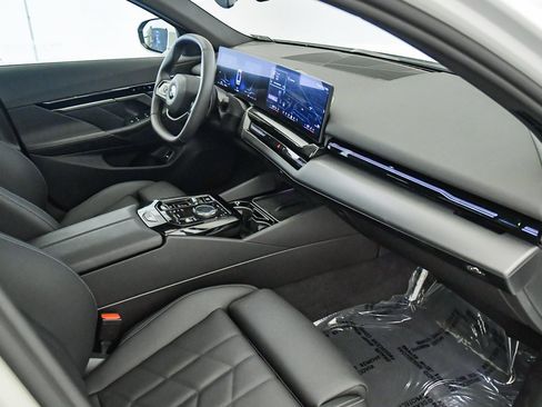 Used 2025 BMW 530i image 16