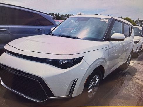 Used 2025 Kia Soul LX w/ LX Technology Package image 1
