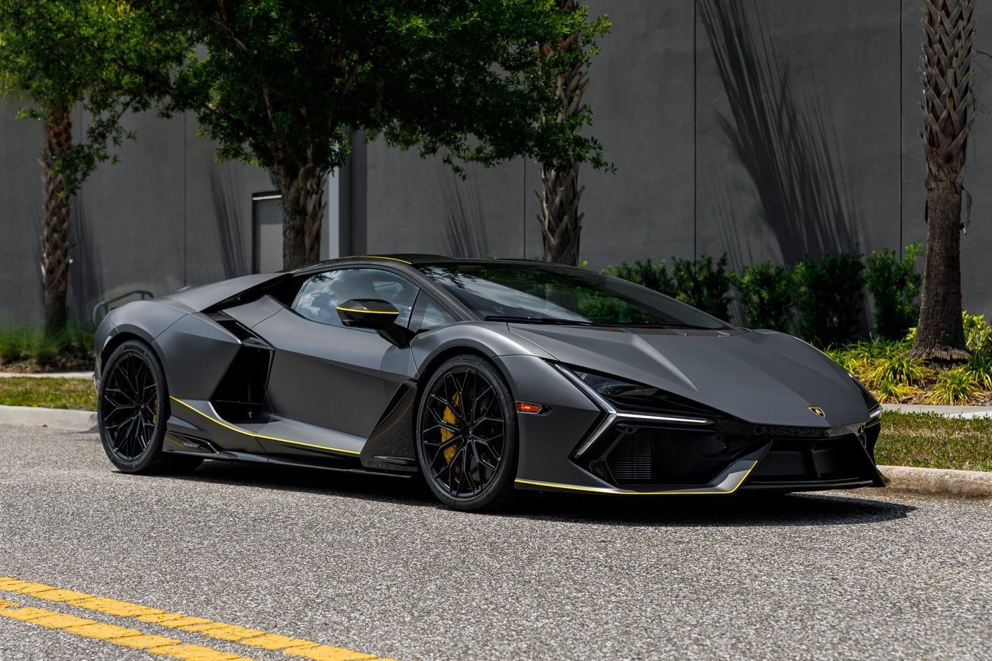 Used 2025 Lamborghini Revuelto AWD/4WD image 8