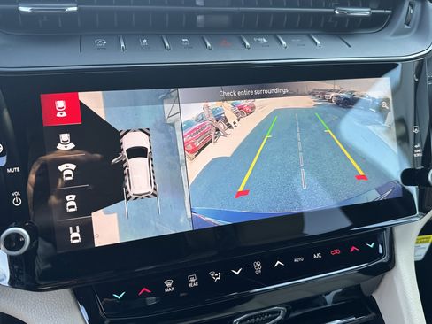 New 2026 Jeep Grand Cherokee Limited w/ Luxury Tech Group II image 35