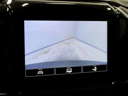 Used 2023 Chevrolet Traverse LT FWD image 2