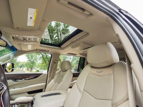 Used 2016 Cadillac Escalade ESV Premium AWD/4WD image 16