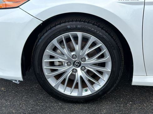 Used 2019 Toyota Camry XLE FWD image 11
