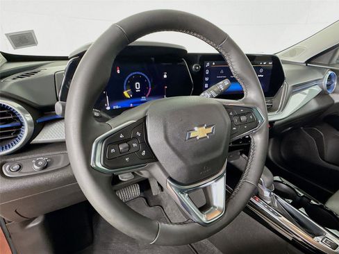 Used 2024 Chevrolet Trax LT w/ Driver Confidence Package image 12