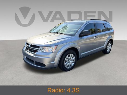 Used 2020 Dodge Journey SE w/ SE Popular Equipment Group FWD image 4