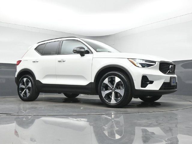 Used 2023 Volvo XC40 B5 Plus w/ Protection Package Premier AWD/4WD image 37