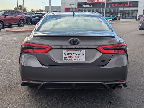 Used 2020 Toyota Camry SE w/ Blackout Package image 5