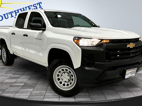 Used 2023 Chevrolet Colorado W/T image 3