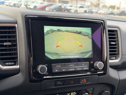 Used 2024 Nissan Frontier SV w/ Technology Package image 16