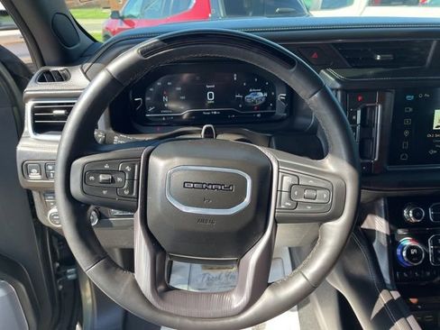 Used 2024 GMC Yukon XL Denali Ultimate AWD/4WD image 13