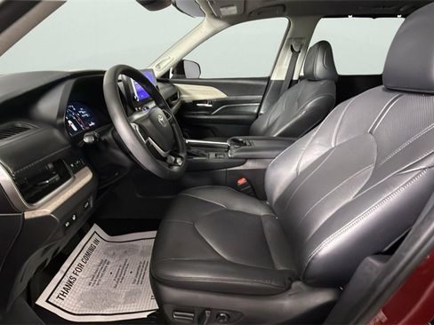 Used 2024 Toyota Grand Highlander XLE image 33