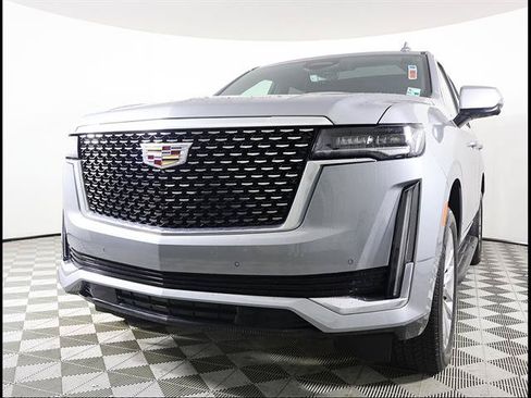 Used 2023 Cadillac Escalade Premium Luxury RWD image 2