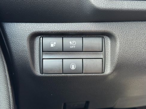 Used 2025 Nissan Leaf S image 16