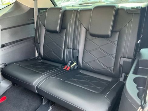 Used 2024 Volkswagen Atlas SE FWD image 17