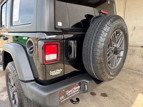 Used 2024 Jeep Wrangler Unlimited Sport AWD/4WD image 41
