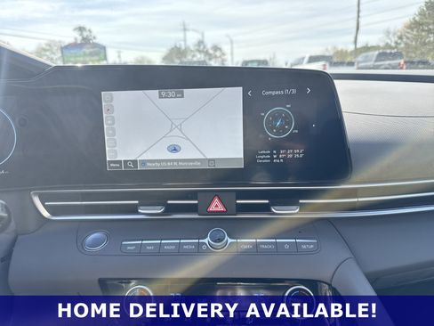 Used 2025 Hyundai Elantra SEL FWD image 8