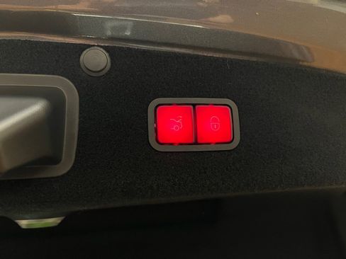 Used 2017 Mercedes-Benz S 550 Sedan image 38