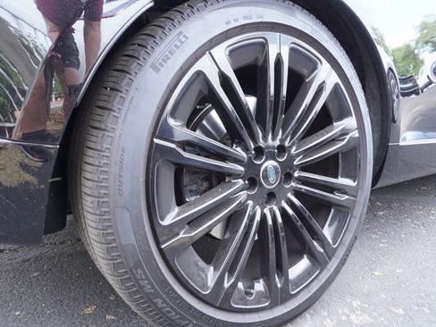 Used 2025 Land Rover Range Rover Long Wheelbase SE image 6