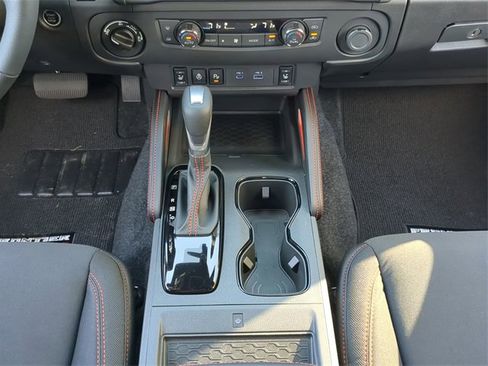 Certified 2025 Nissan Frontier PRO-4X w/ Pro Convenience Package image 18