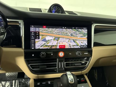 Certified 2026 Porsche Macan AWD/4WD image 27