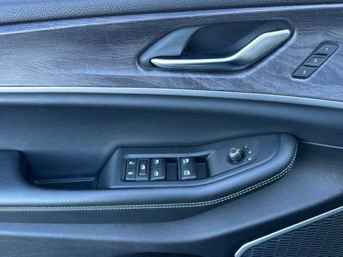 Used 2022 Jeep Grand Cherokee L Limited image 11