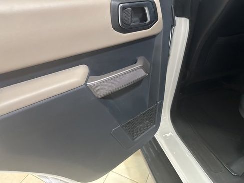 Used 2023 Ford Bronco Wildtrak image 23