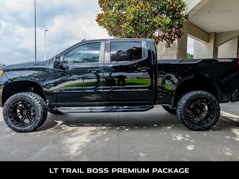 Used 2024 Chevrolet Silverado 1500 LT Trail Boss w/ LT Trail Boss Premium Package AWD/4WD image 6