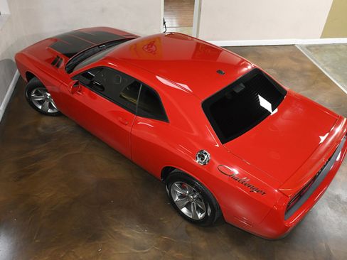 Used 2020 Dodge Challenger SXT image 76