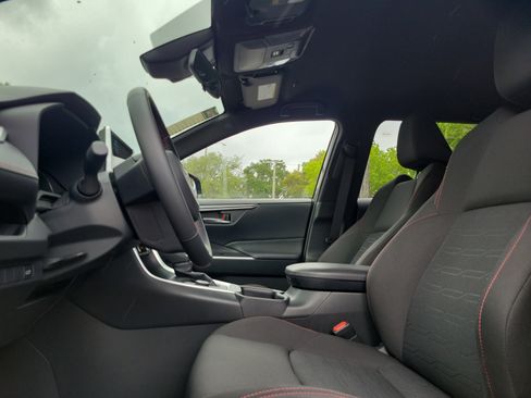 Used 2025 Toyota RAV4 SE AWD/4WD image 20