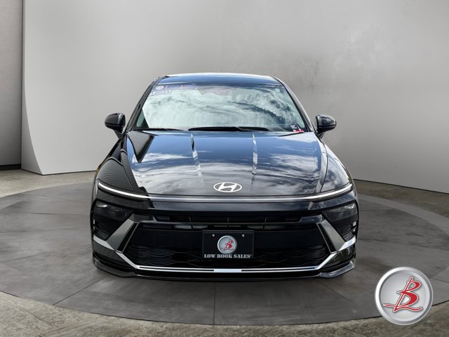 Used 2025 Hyundai Sonata SEL FWD image 2